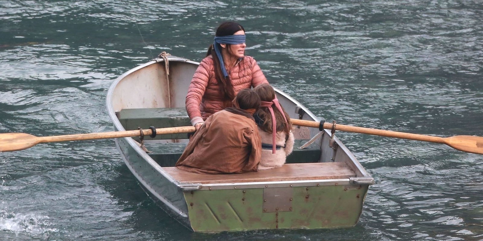 Сандра Бълок в шокиращ първи трейлър на „Bird Box“
